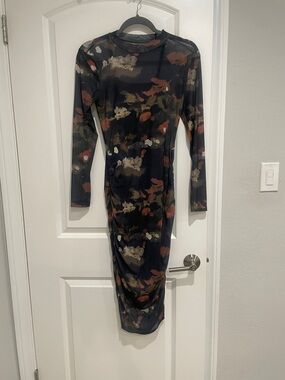 NWT Black Floral Long-Sleeve Ruched Midi Dress. Size small.